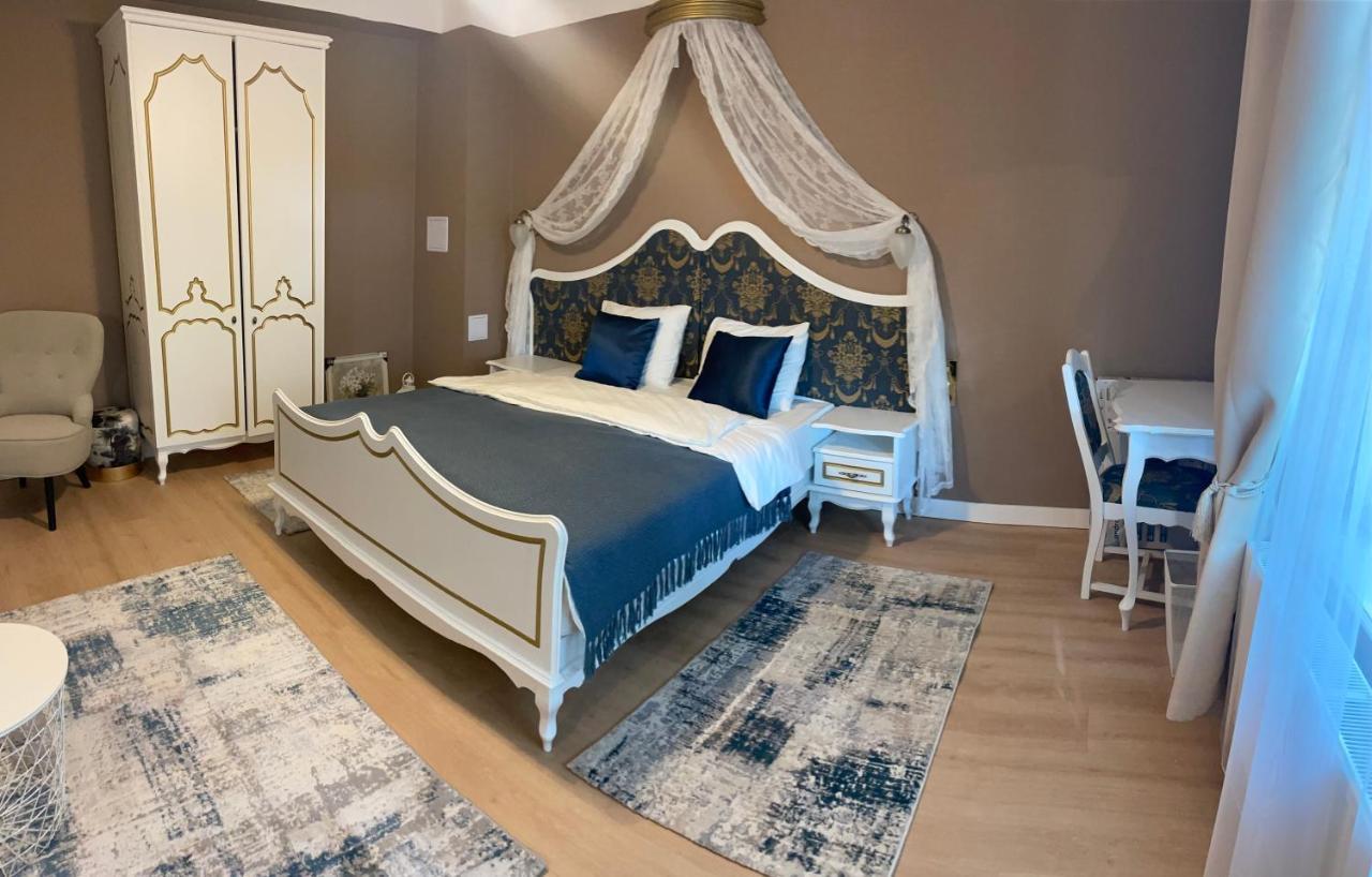 Villabaroque_Егер Екстериор снимка