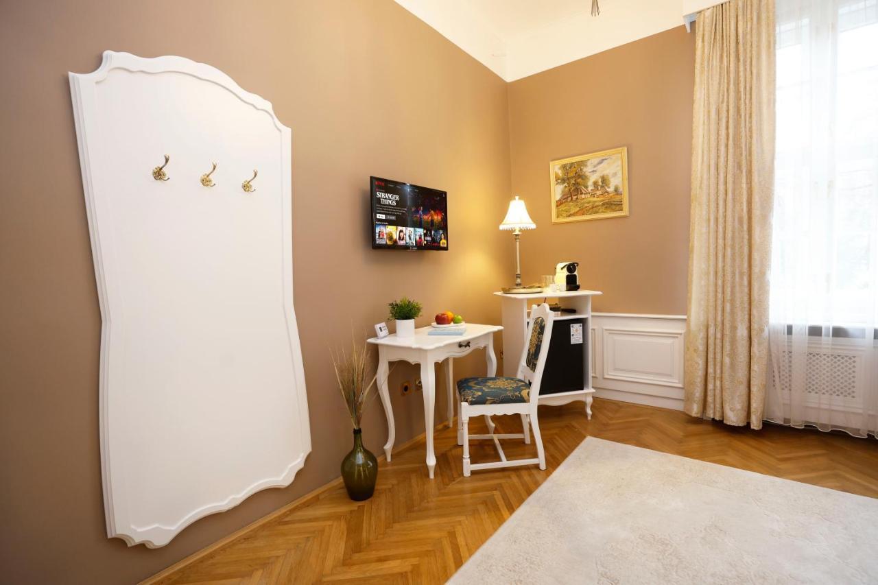 Villabaroque_Егер Екстериор снимка